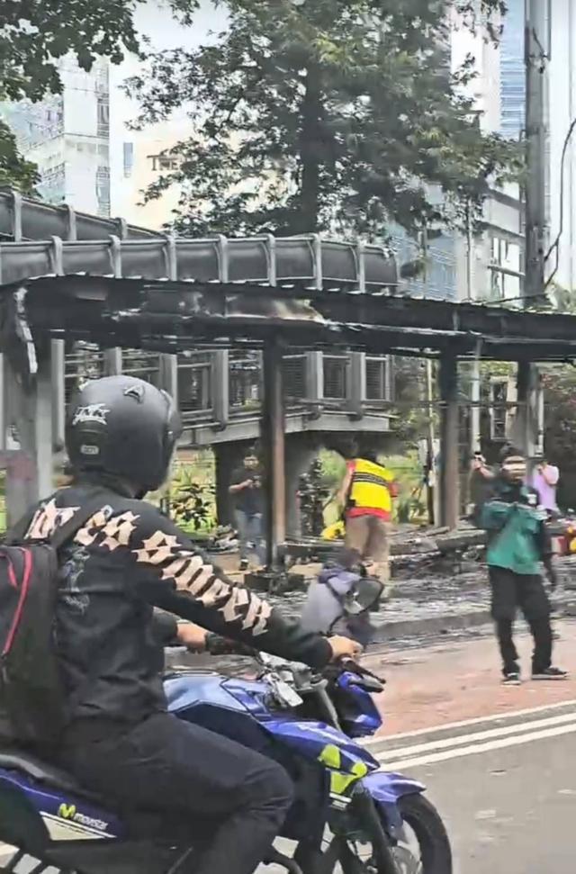 抗议 当地华人：多位政要住宅被洗劫不朽情缘游戏手机版印尼爆发大规模(图3)