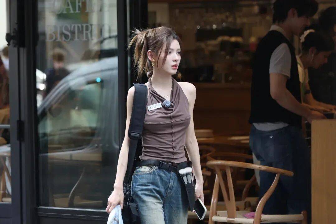 走的衣架子她这直角肩太绝了！不朽情缘mg网址张予曦｜行(图3)