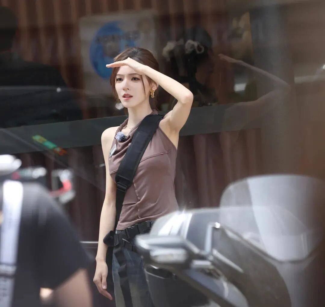 走的衣架子她这直角肩太绝了！不朽情缘mg网址张予曦｜行(图1)