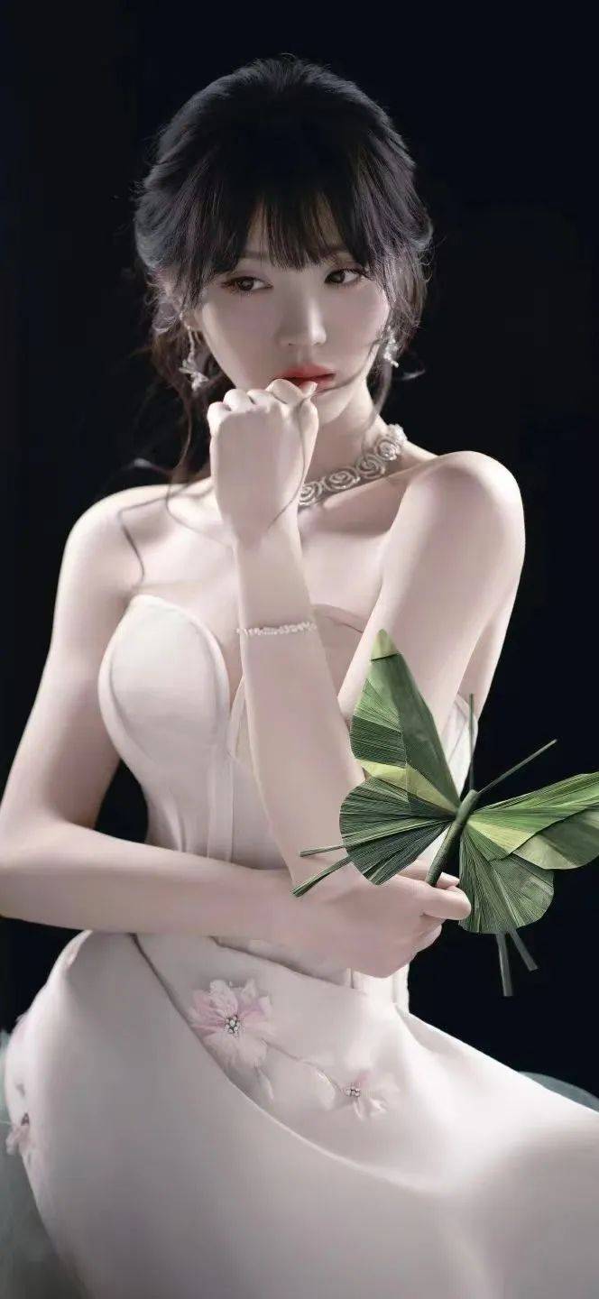 走的衣架子她这直角肩太绝了！不朽情缘mg网址张予曦｜行(图6)